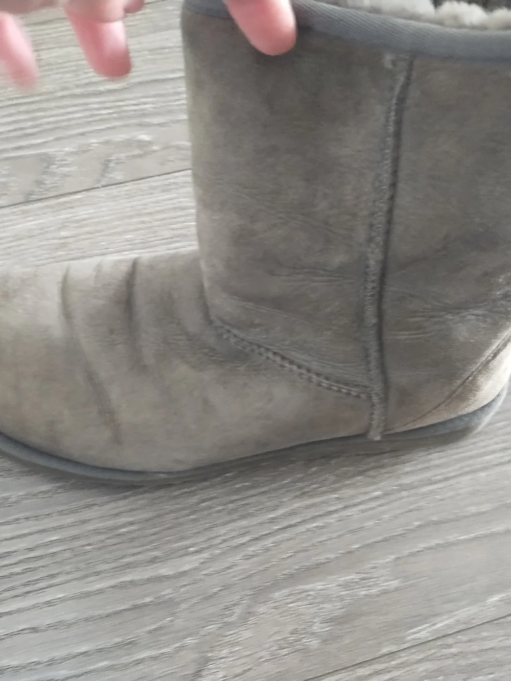 UGG Classic Short Shearling Boots in Gray Taupe Size 9